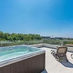 In Novigrad With Pool And Sea Views *