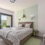 In Novigrad With Pool And Sea Views *