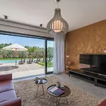 In Novigrad With Pool And Sea Views