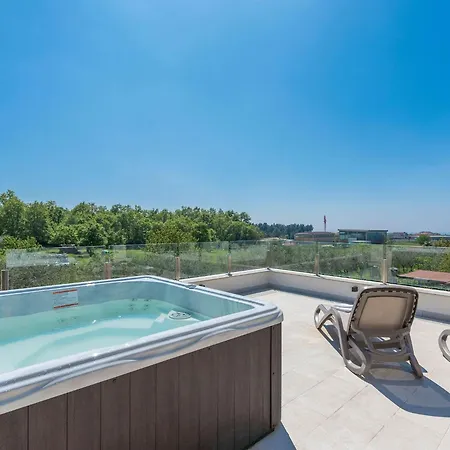 In Novigrad With Pool And Sea Views *