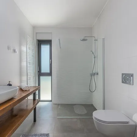 In Novigrad With Pool And Sea Views بيت للعطل Bužinija