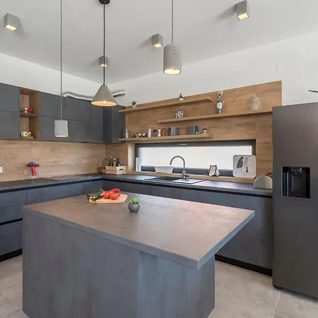 بيت للعطل In Novigrad With Pool And Sea Views Bužinija