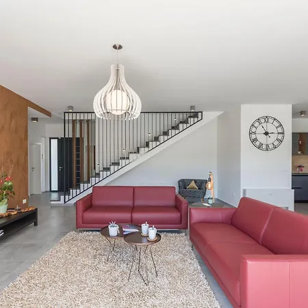 بيت للعطل In Novigrad With Pool And Sea Views *