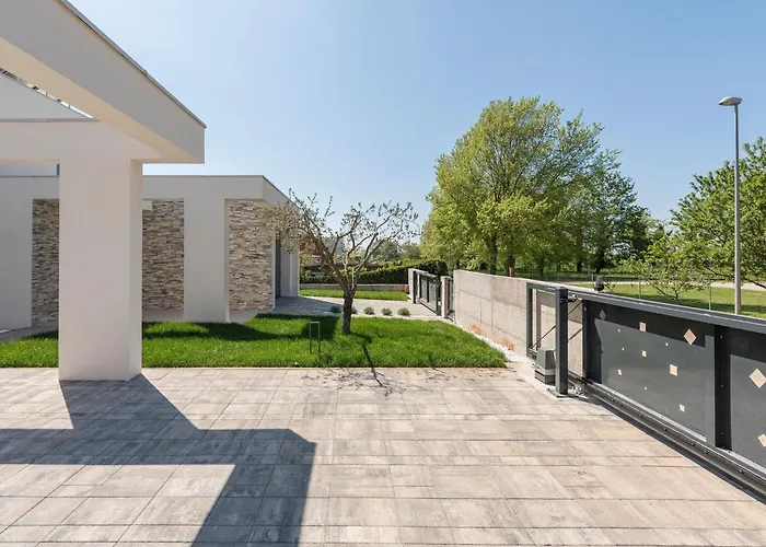 Vikendica In Novigrad With Pool And Sea Views Buzinija
